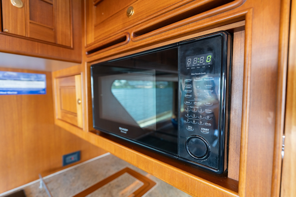Marlow-Explorer 58E 2016-BUOYANT FORCE Vero Beach-Florida-United States-MICROWAVE-6060745