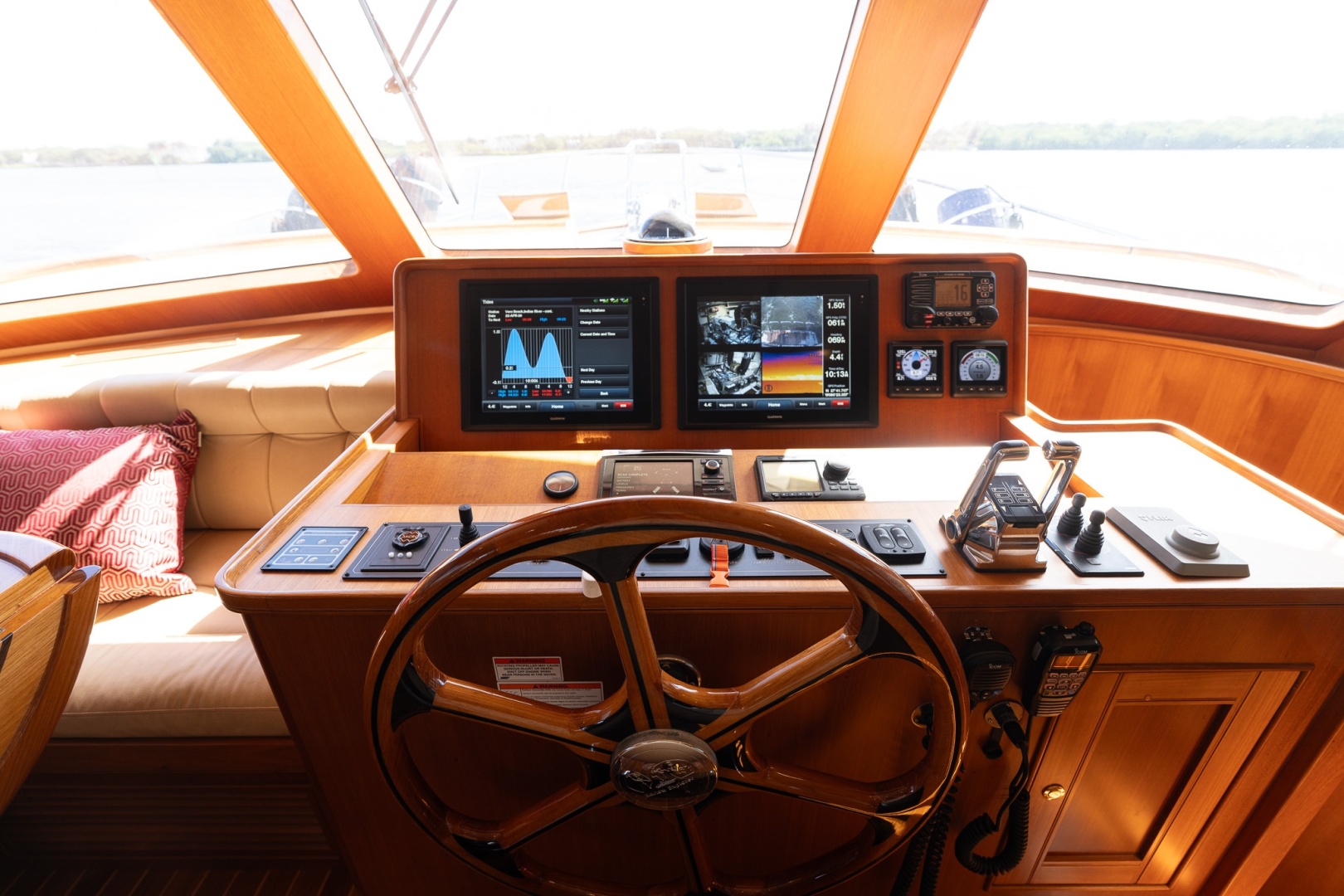 Marlow-Explorer 58E 2016-BUOYANT FORCE Vero Beach-Florida-United States-LOWER HELM-6060749 | Thumbnail