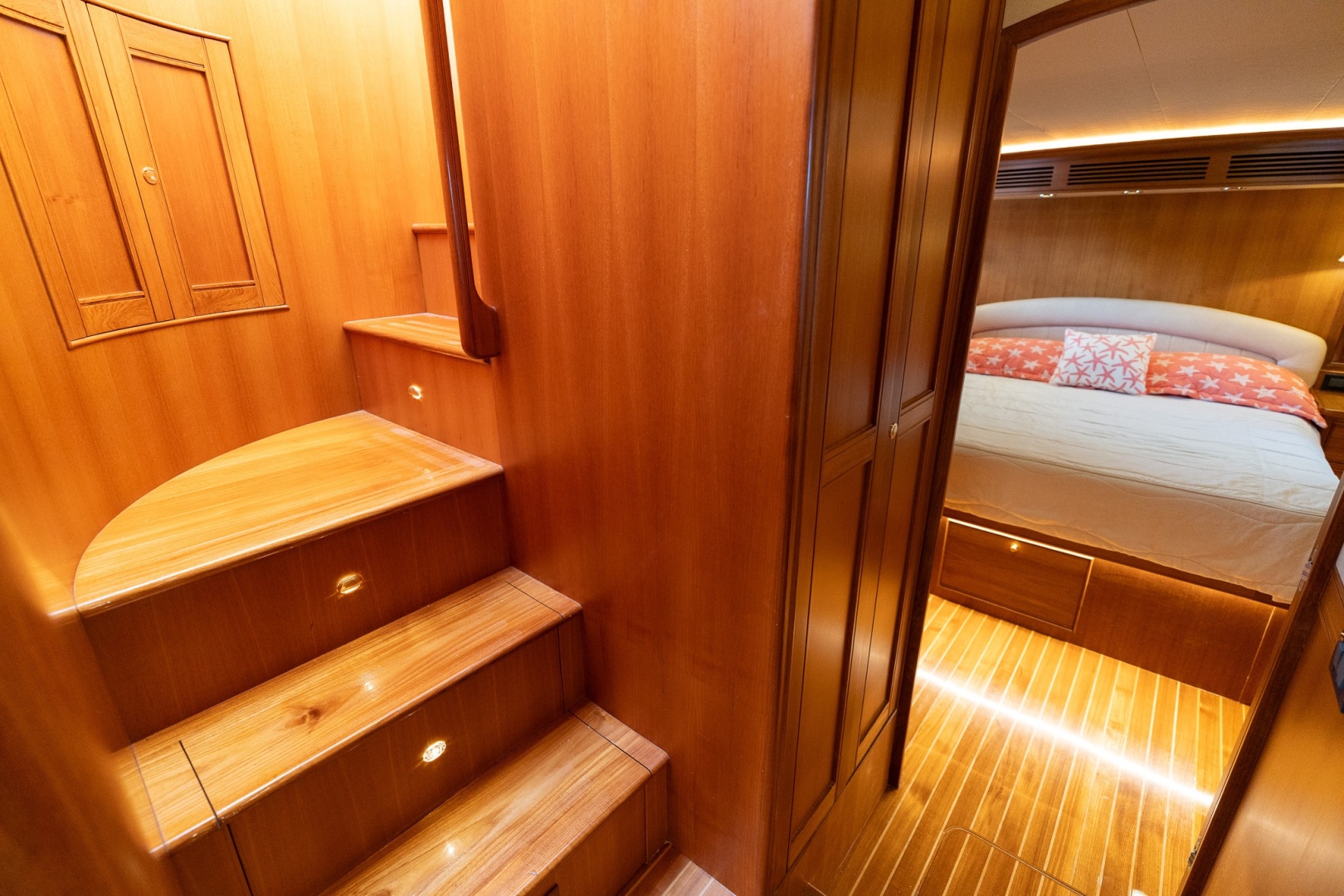 Marlow-Explorer 58E 2016-BUOYANT FORCE Vero Beach-Florida-United States-COMPANIONWAY STBD AFT-6060769 | Thumbnail