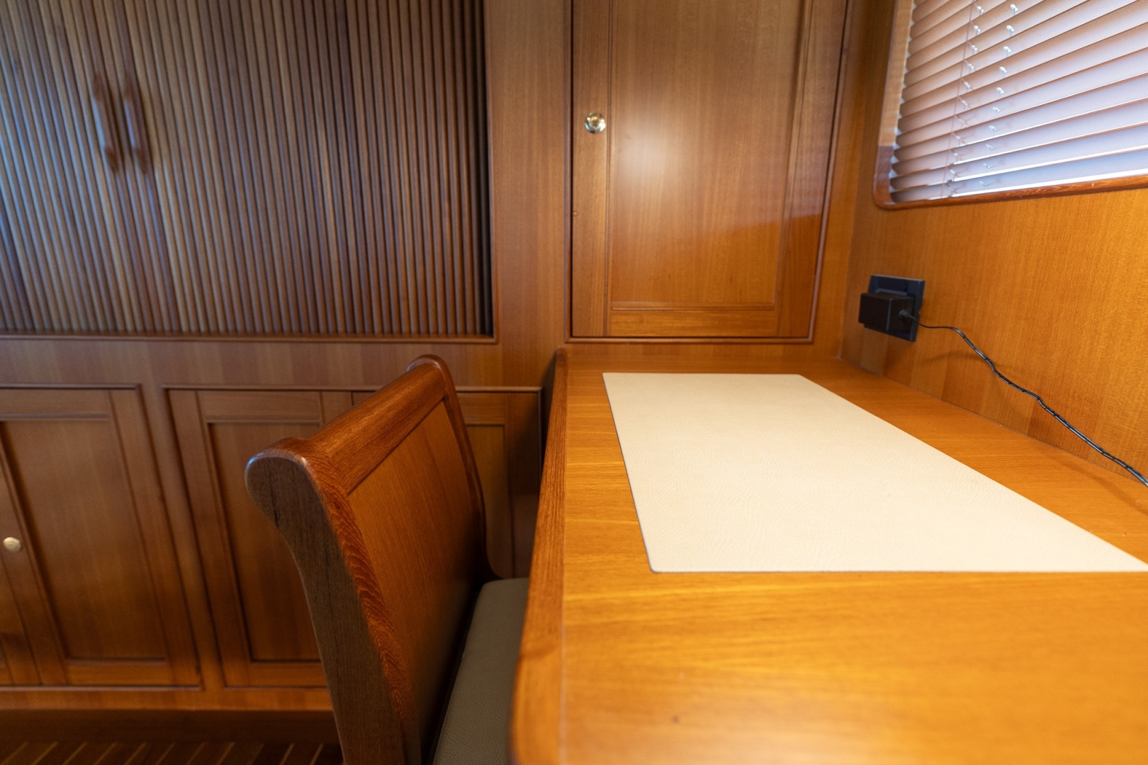Marlow-Explorer 58E 2016-BUOYANT FORCE Vero Beach-Florida-United States-STBD SALON DESK-6060739 | Thumbnail