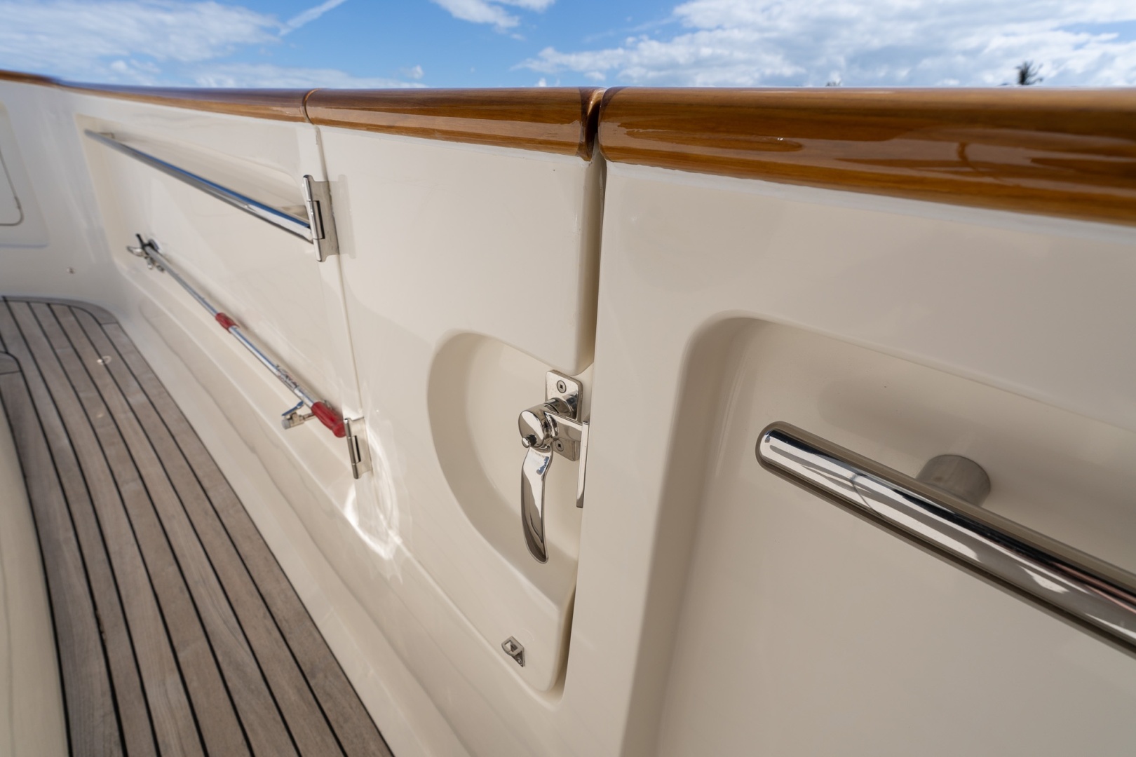 Marlow-Explorer 58E 2016-BUOYANT FORCE Vero Beach-Florida-United States-FWD BOARDING DOOR-6060801 | Thumbnail