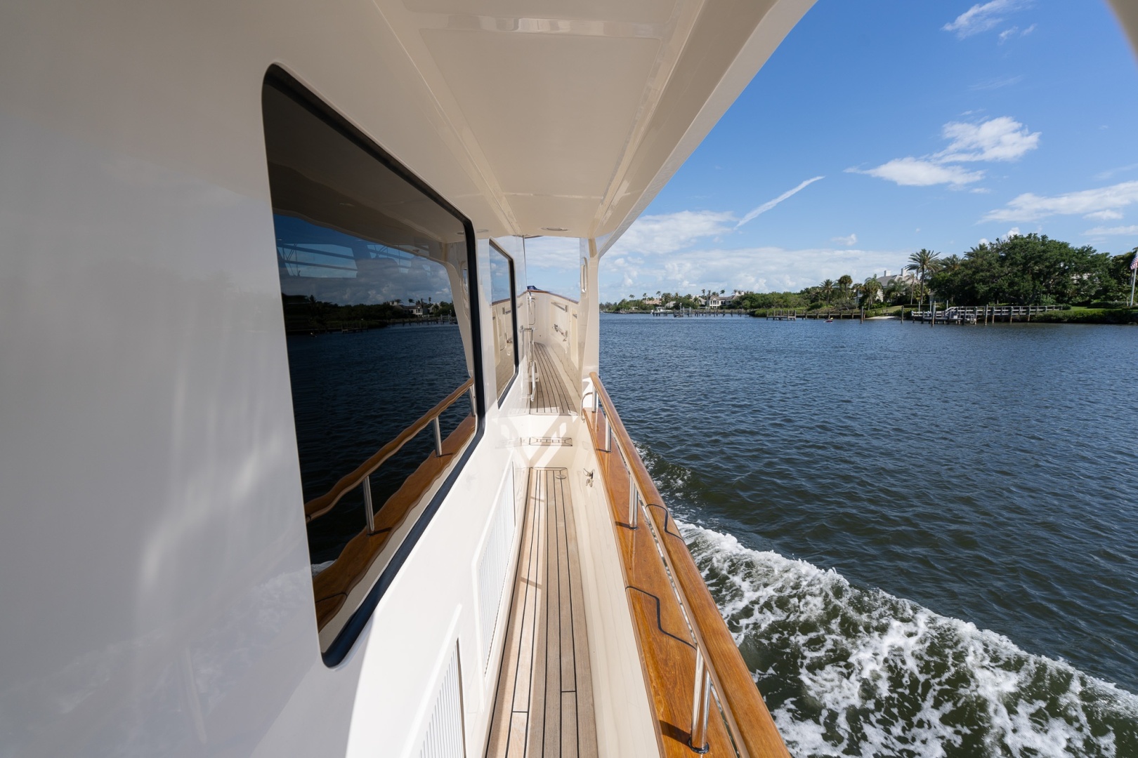 Marlow-Explorer 58E 2016-BUOYANT FORCE Vero Beach-Florida-United States-STBD WALKWAY FWD-6060800 | Thumbnail