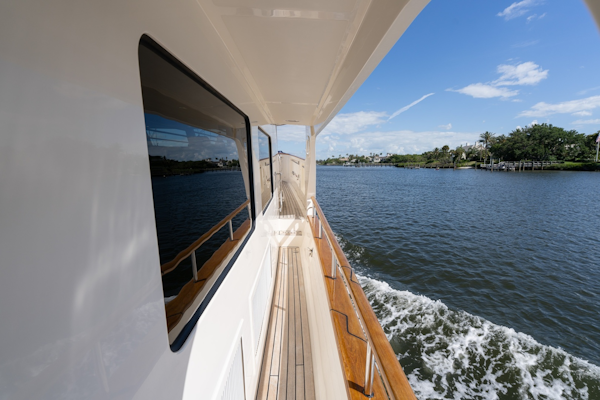 Marlow-Explorer 58E 2016-BUOYANT FORCE Vero Beach-Florida-United States-STBD WALKWAY FWD-6060800