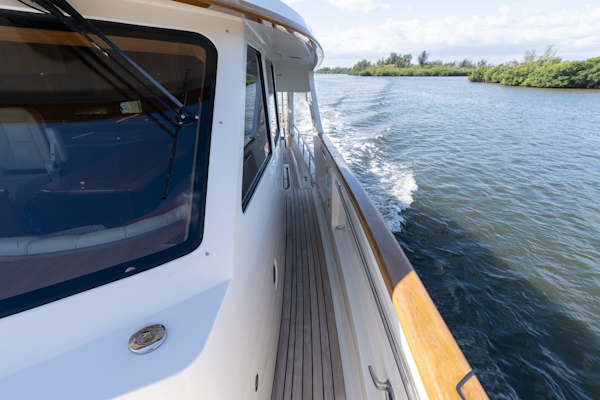Marlow-Explorer 58E 2016-BUOYANT FORCE Vero Beach-Florida-United States-PORT AFT WALKWAY-6060811