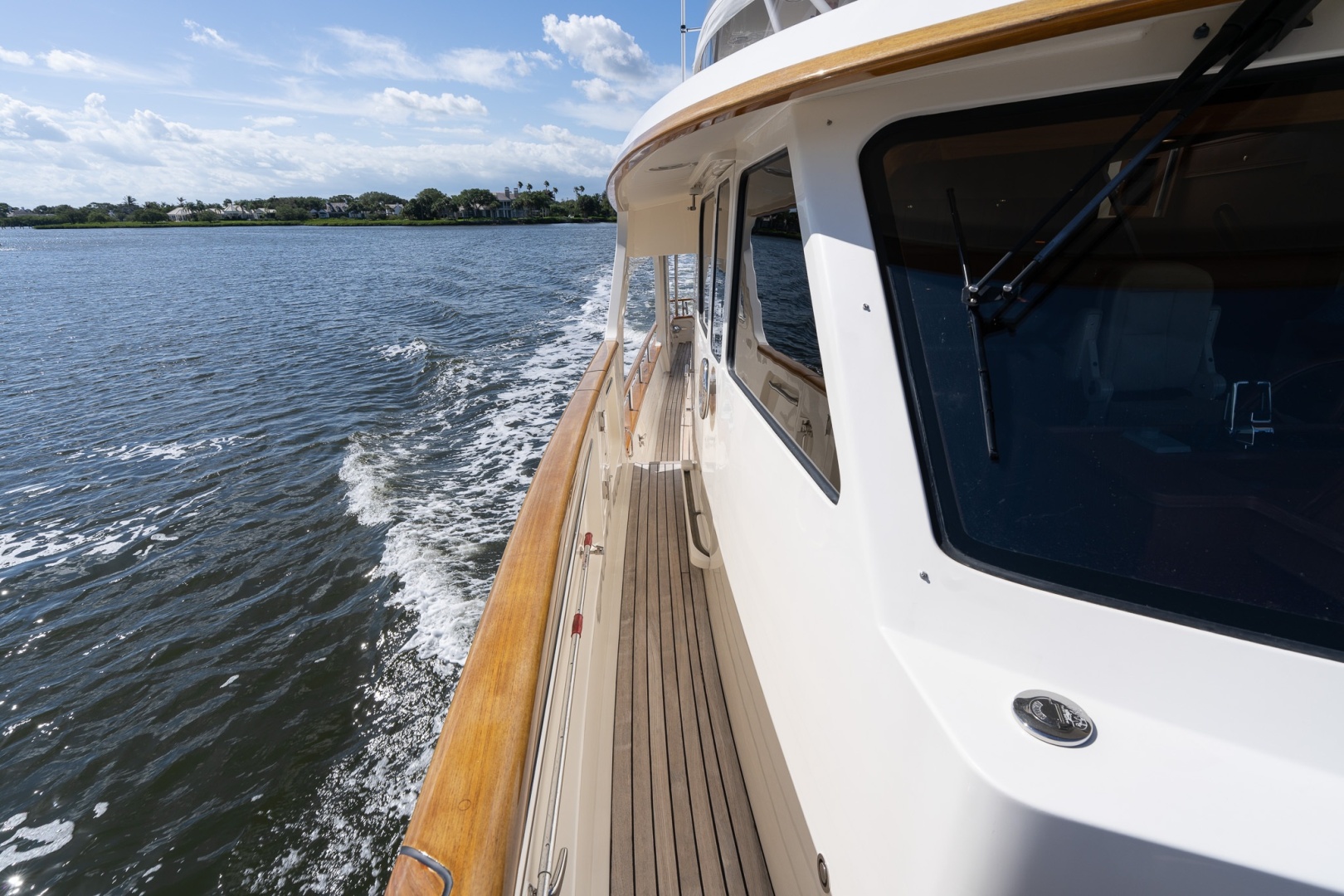 Marlow-Explorer 58E 2016-BUOYANT FORCE Vero Beach-Florida-United States-STBD AFT WALKWAY-6060805 | Thumbnail