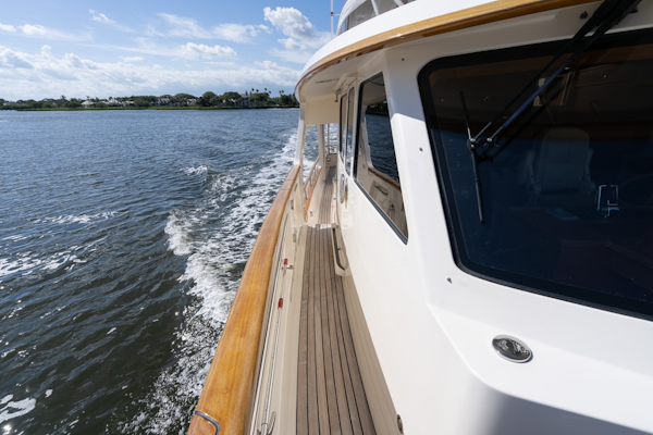 Marlow-Explorer 58E 2016-BUOYANT FORCE Vero Beach-Florida-United States-STBD AFT WALKWAY-6060805