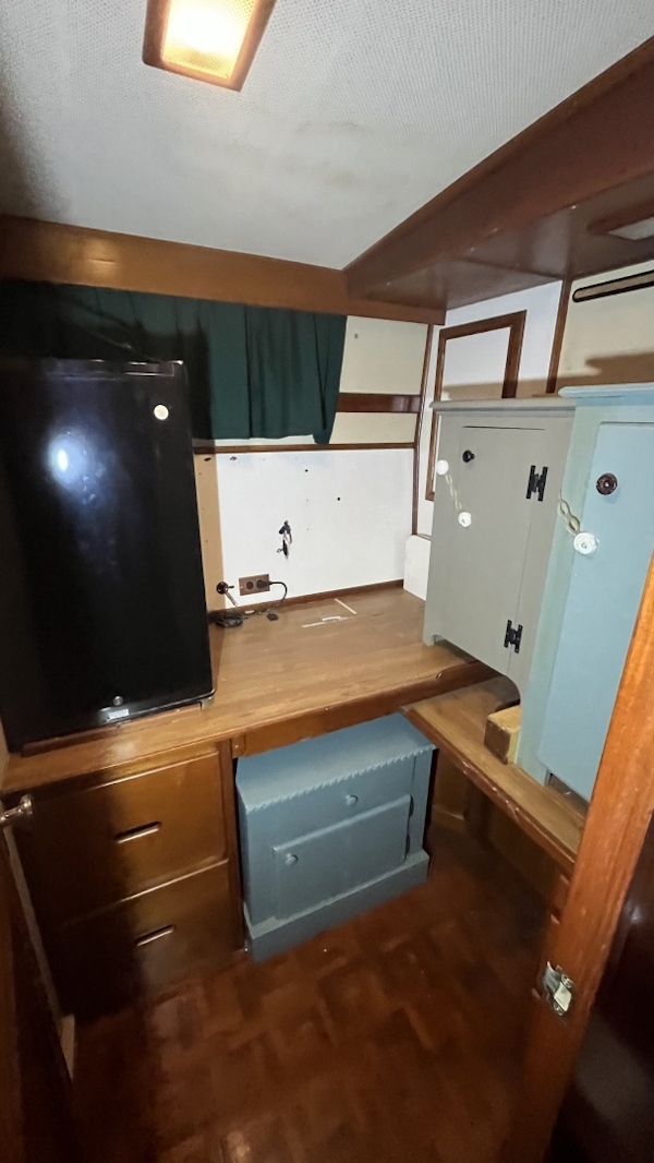 Grand Banks-49 Motor Yacht 1987 -Ten Mile-Tennessee-United States-Office And Pantry-6086971