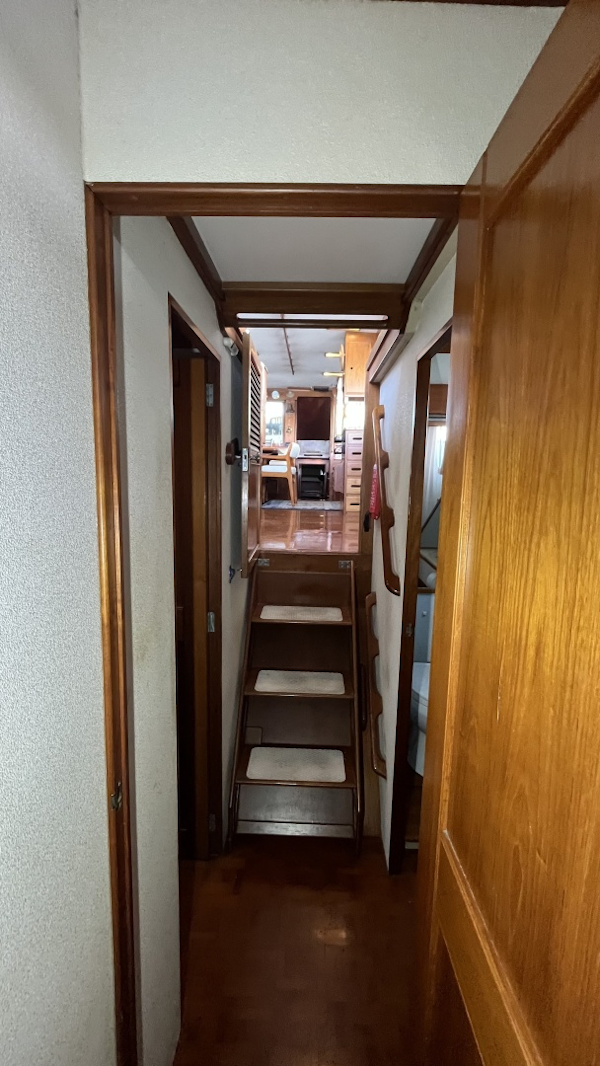 Grand Banks-49 Motor Yacht 1987 -Ten Mile-Tennessee-United States-Steps From V Berth To Salon-6086976