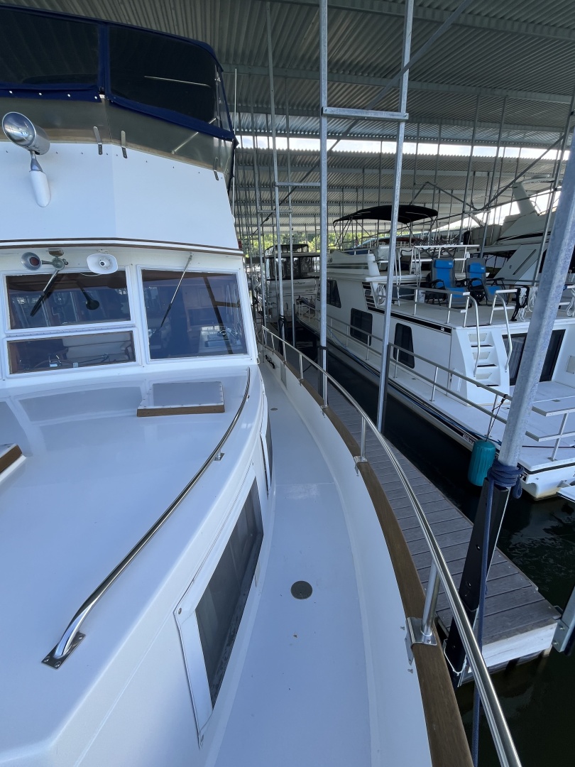 Grand Banks-49 Motor Yacht 1987 -Ten Mile-Tennessee-United States-Bow Facing Aft From Port Side-6089076 | Thumbnail