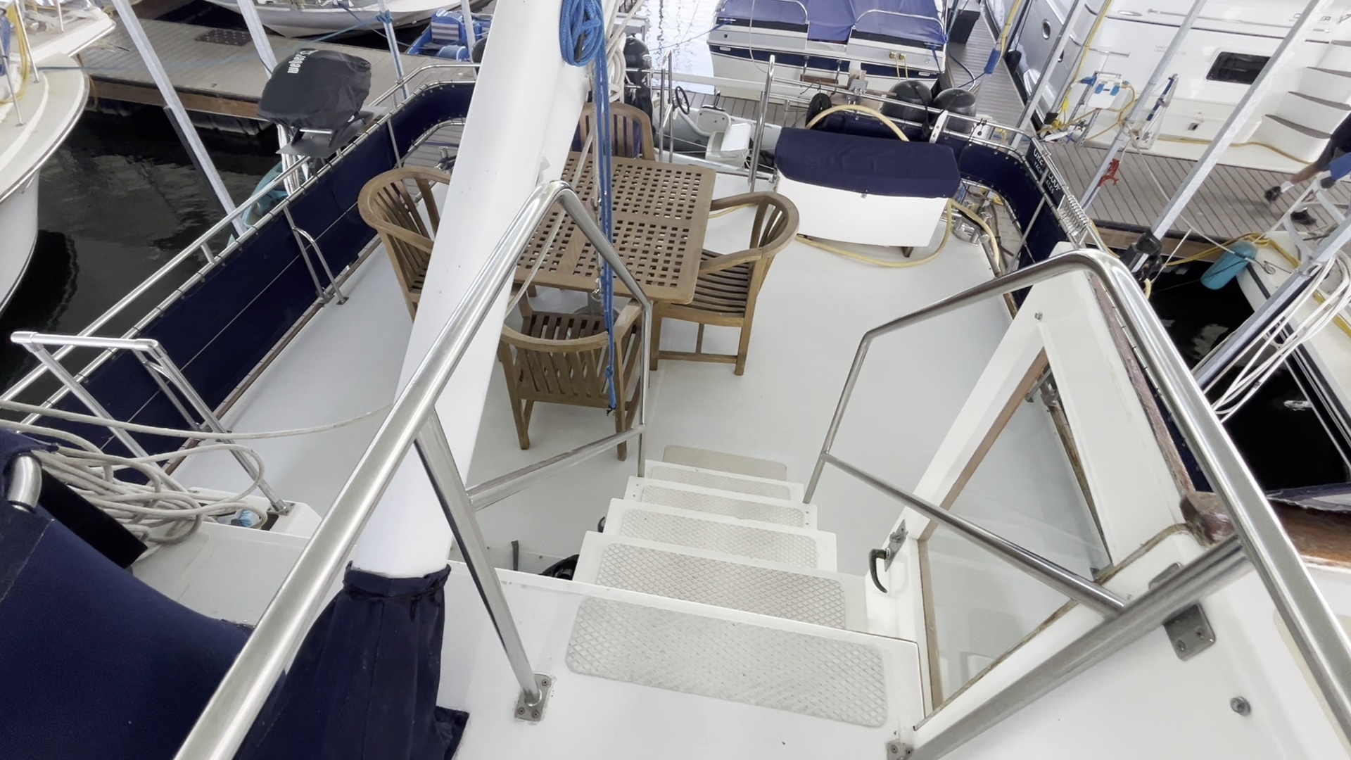 Grand Banks-49 Motor Yacht 1987 -Ten Mile-Tennessee-United States-Phoenix Fly To Aft Steps-6105418 | Thumbnail