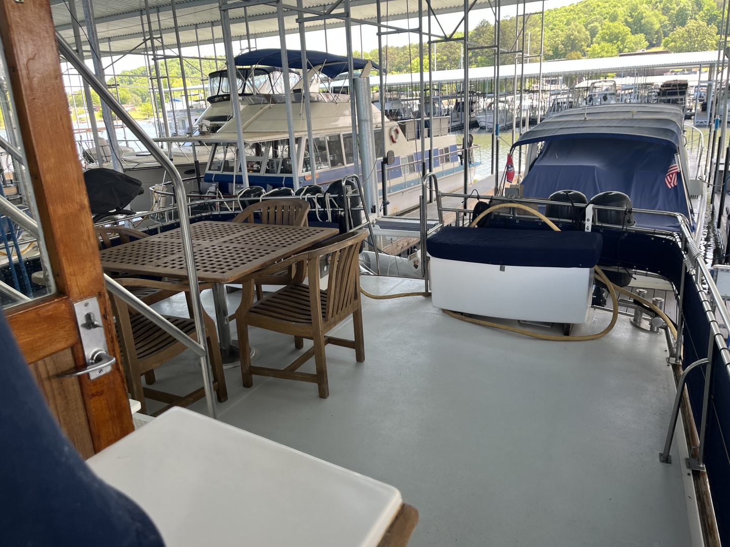 Grand Banks-49 Motor Yacht 1987 -Ten Mile-Tennessee-United States-Aft Deck From Port Steps-6087066 | Thumbnail