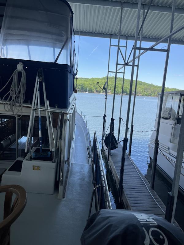 Grand Banks-49 Motor Yacht 1987 -Ten Mile-Tennessee-United States-Starboard Walkway From Aft Deck-6089080