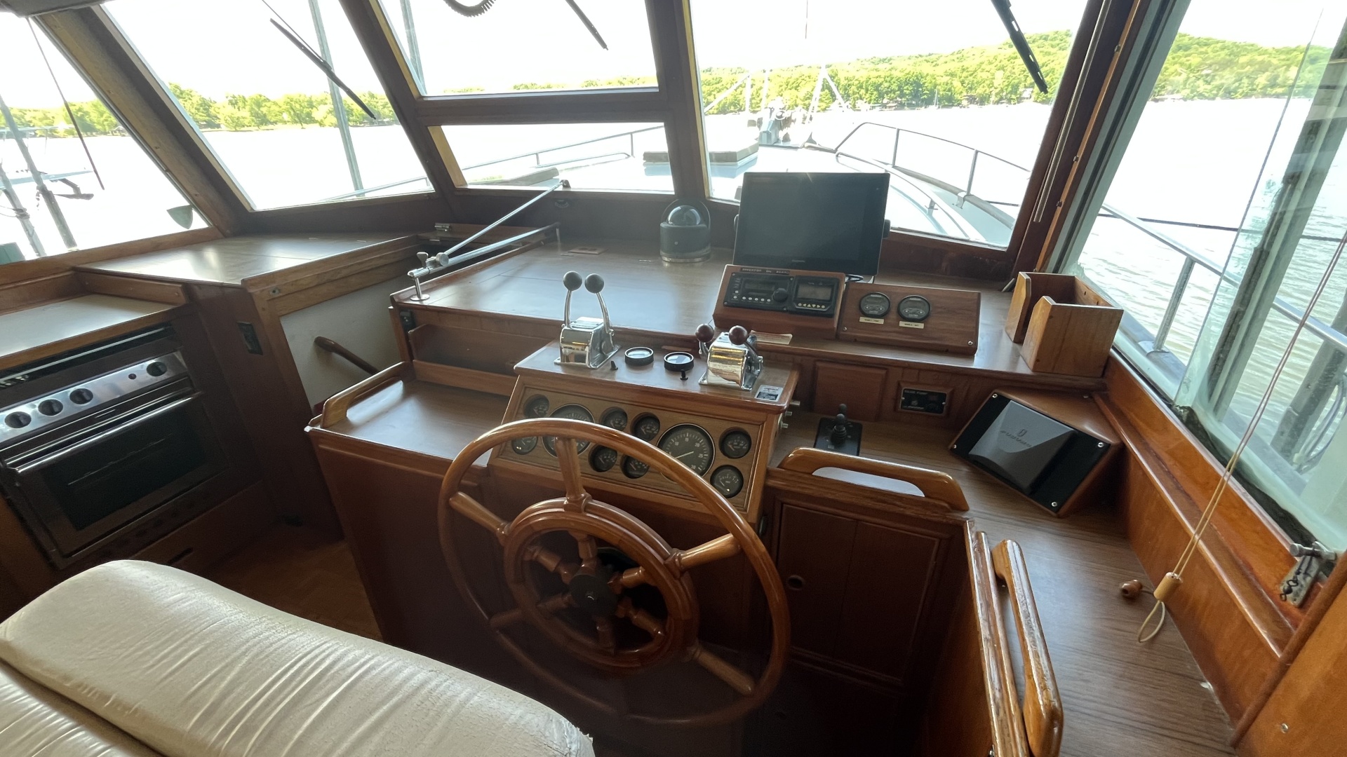 Grand Banks-49 Motor Yacht 1987 -Ten Mile-Tennessee-United States-Lower Helm 2-6087008 | Thumbnail