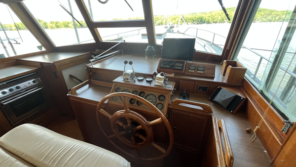 Grand Banks-49 Motor Yacht 1987 -Ten Mile-Tennessee-United States-Lower Helm 2-6087008