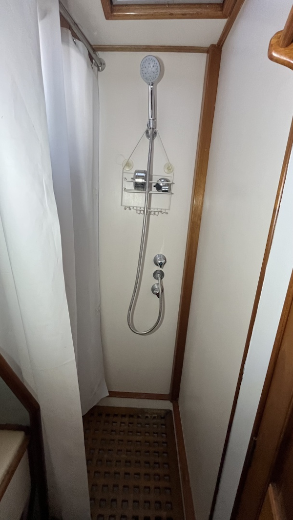 Grand Banks-49 Motor Yacht 1987 -Ten Mile-Tennessee-United States-Forward Shower-6086989