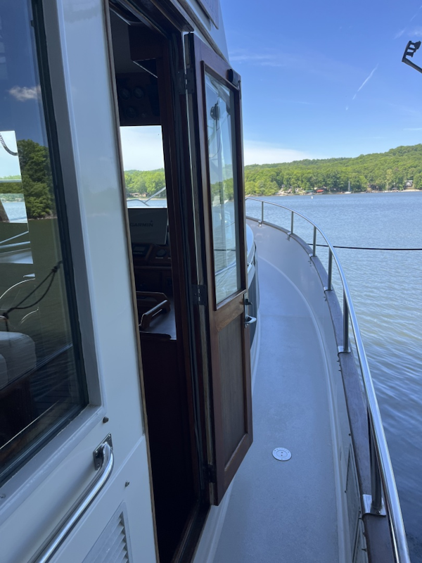 Grand Banks-49 Motor Yacht 1987 -Ten Mile-Tennessee-United States-Starboard Entry From Walkway-6089079