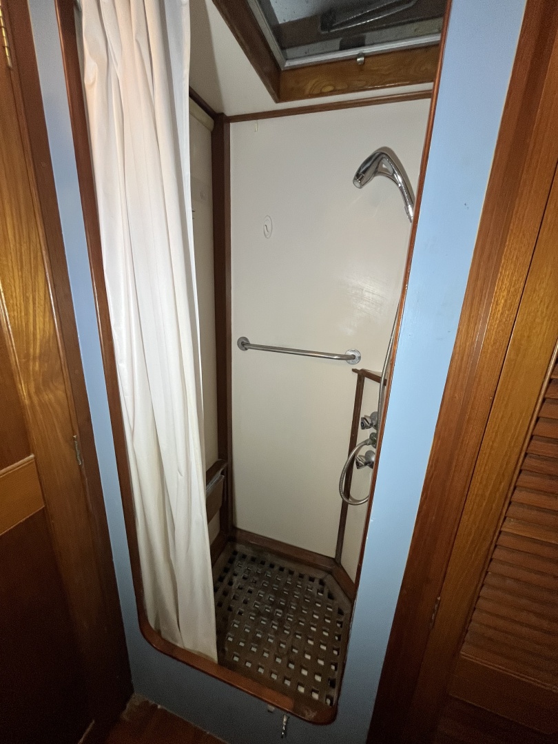 Grand Banks-49 Motor Yacht 1987 -Ten Mile-Tennessee-United States-Master Shower-6089073 | Thumbnail