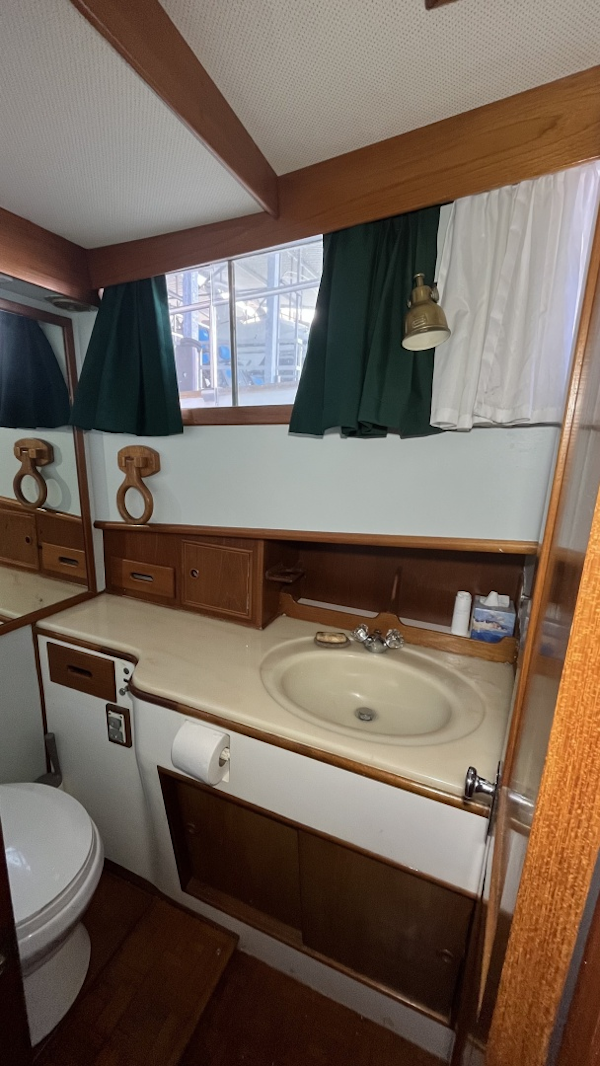 Grand Banks-49 Motor Yacht 1987 -Ten Mile-Tennessee-United States-Forward Head-6086992