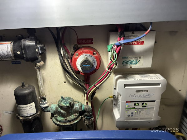 Luhrs-Convertible 2005-You Two New Smyrna Beach-Florida-United States-34 Luhrs Controls-6086417
