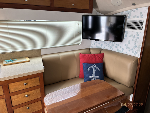 Luhrs-Convertible 2005-You Two New Smyrna Beach-Florida-United States-34 Luhrs Salon Port-6086386