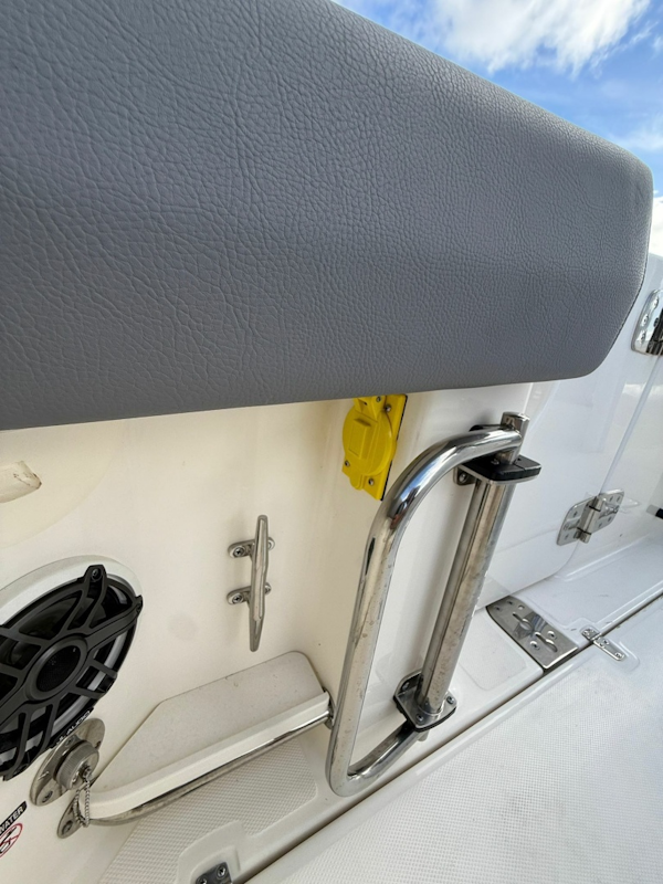 Boston Whaler 2023 -Miami Beach-Florida-United States-6063895