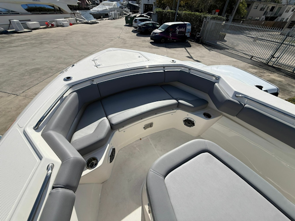 Boston Whaler 2023 -Miami Beach-Florida-United States-6063889