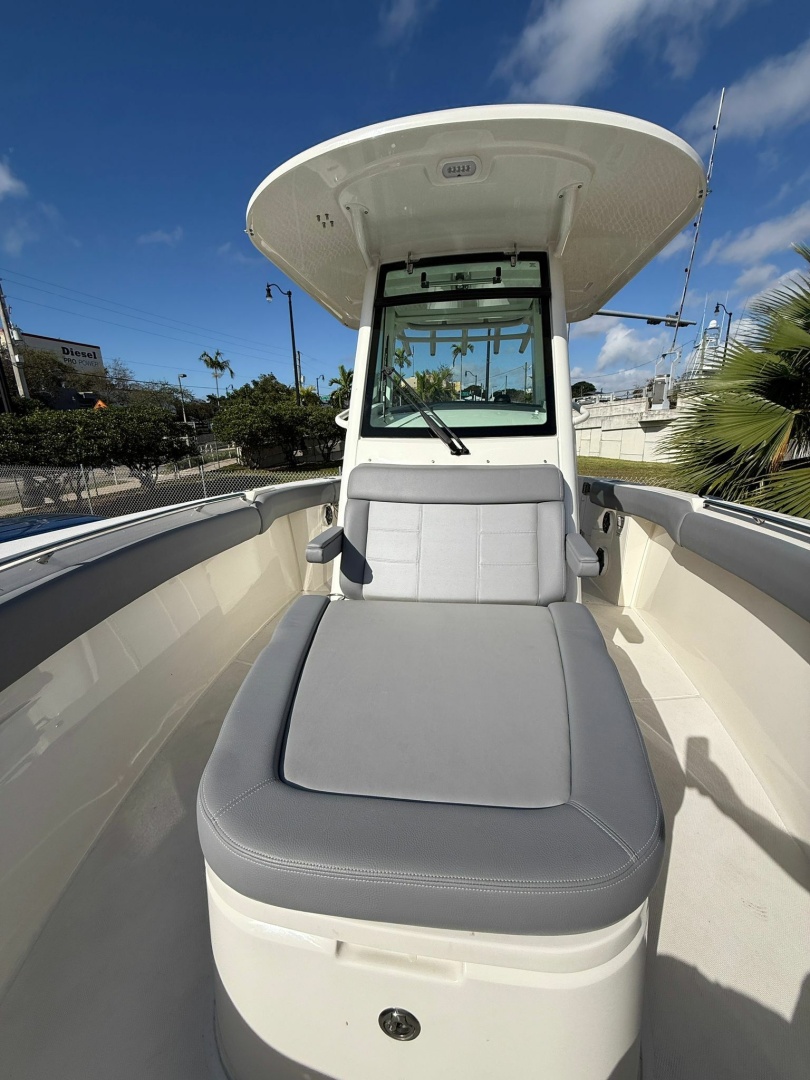 Boston Whaler 2023 -Miami Beach-Florida-United States-6063887 | Thumbnail