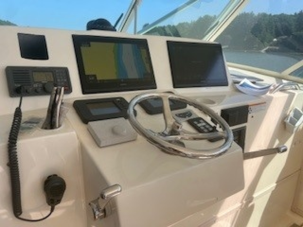 Ablemarle-Express Fisherman 2008-BLUE PURSUIT Kittery-Maine-United States-Helm 1-6062082