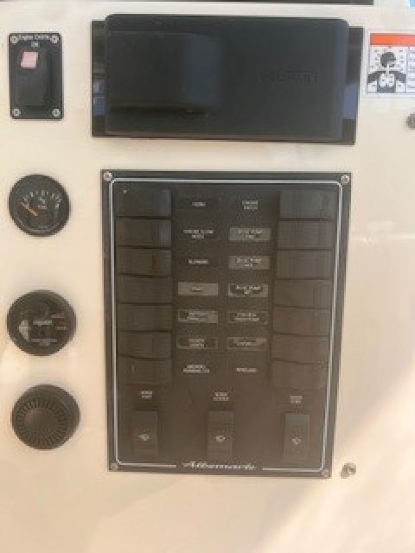 Ablemarle-Express Fisherman 2008-BLUE PURSUIT Kittery-Maine-United States-Power Panel-6062088 | Thumbnail