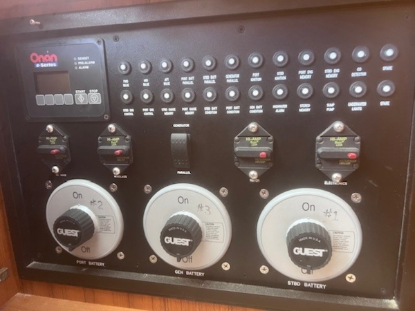 Ablemarle-Express Fisherman 2008-BLUE PURSUIT Kittery-Maine-United States-Battery Switches-6121475