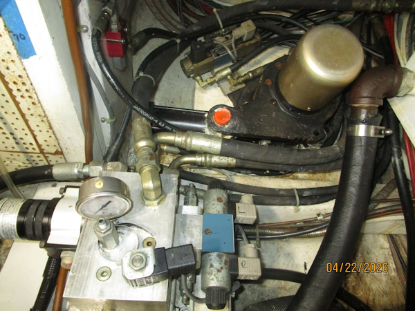 DeFever-Raised Pilothouse 1984-Traveller Anacortes-Washington-United States-49 DeFever starboard stabilizer head-6062155
