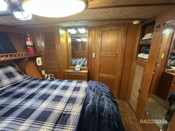 DeFever-Raised Pilothouse 1984-Traveller Anacortes-Washington-United States-49 DeFever master stateroom forward-6062045
