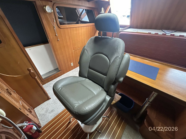 DeFever-Raised Pilothouse 1984-Traveller Anacortes-Washington-United States-49 DeFever pilothouse helmseat-6062111