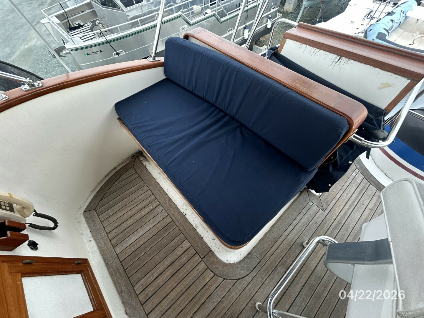DeFever-Raised Pilothouse 1984-Traveller Anacortes-Washington-United States-49 DeFever flybridge starboard seating-6061985 | Thumbnail