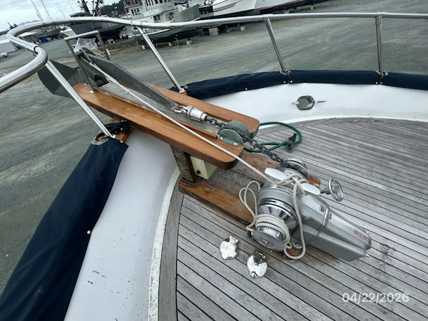 DeFever-Raised Pilothouse 1984-Traveller Anacortes-Washington-United States-49 DeFever anchor windlass-6061903
