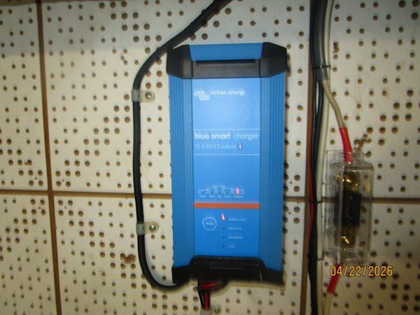 DeFever-Raised Pilothouse 1984-Traveller Anacortes-Washington-United States-49 DeFever battery charger-6061904