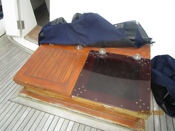 DeFever-Raised Pilothouse 1984-Traveller Anacortes-Washington-United States-49 DeFever foredeck storage-hatch-6061991