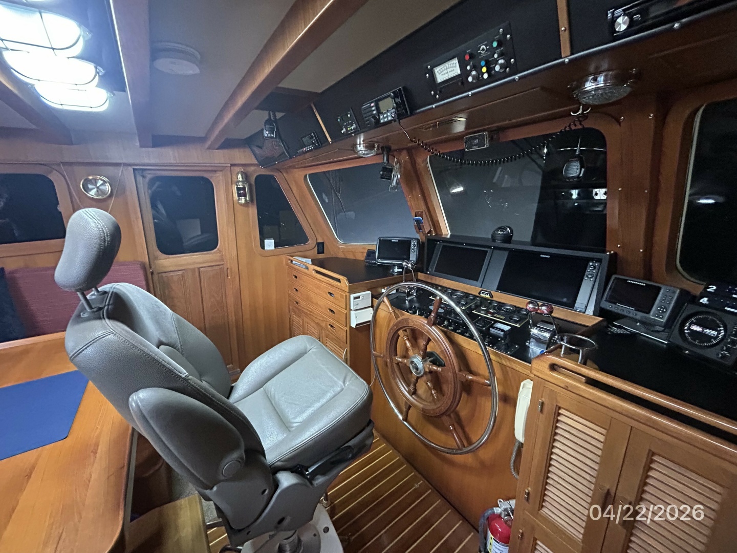 DeFever-Raised Pilothouse 1984-Traveller Anacortes-Washington-United States-49 DeFever pilothouse helm2-6062107 | Thumbnail