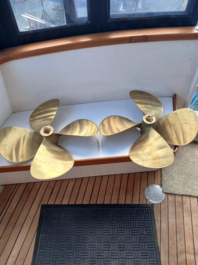 DeFever-Raised Pilothouse 1984-Traveller Anacortes-Washington-United States-49 DeFever spare props-6062489 | Thumbnail