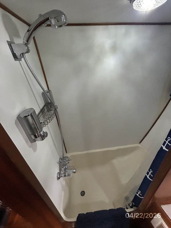 DeFever-Raised Pilothouse 1984-Traveller Anacortes-Washington-United States-49 DeFever master stateroom shower-6062102