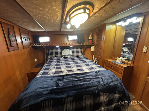 DeFever-Raised Pilothouse 1984-Traveller Anacortes-Washington-United States-49 DeFever master stateroom port-6062101