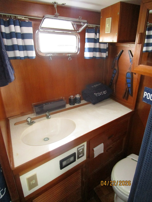 DeFever-Raised Pilothouse 1984-Traveller Anacortes-Washington-United States-49 DeFever master stateroom head-6062078