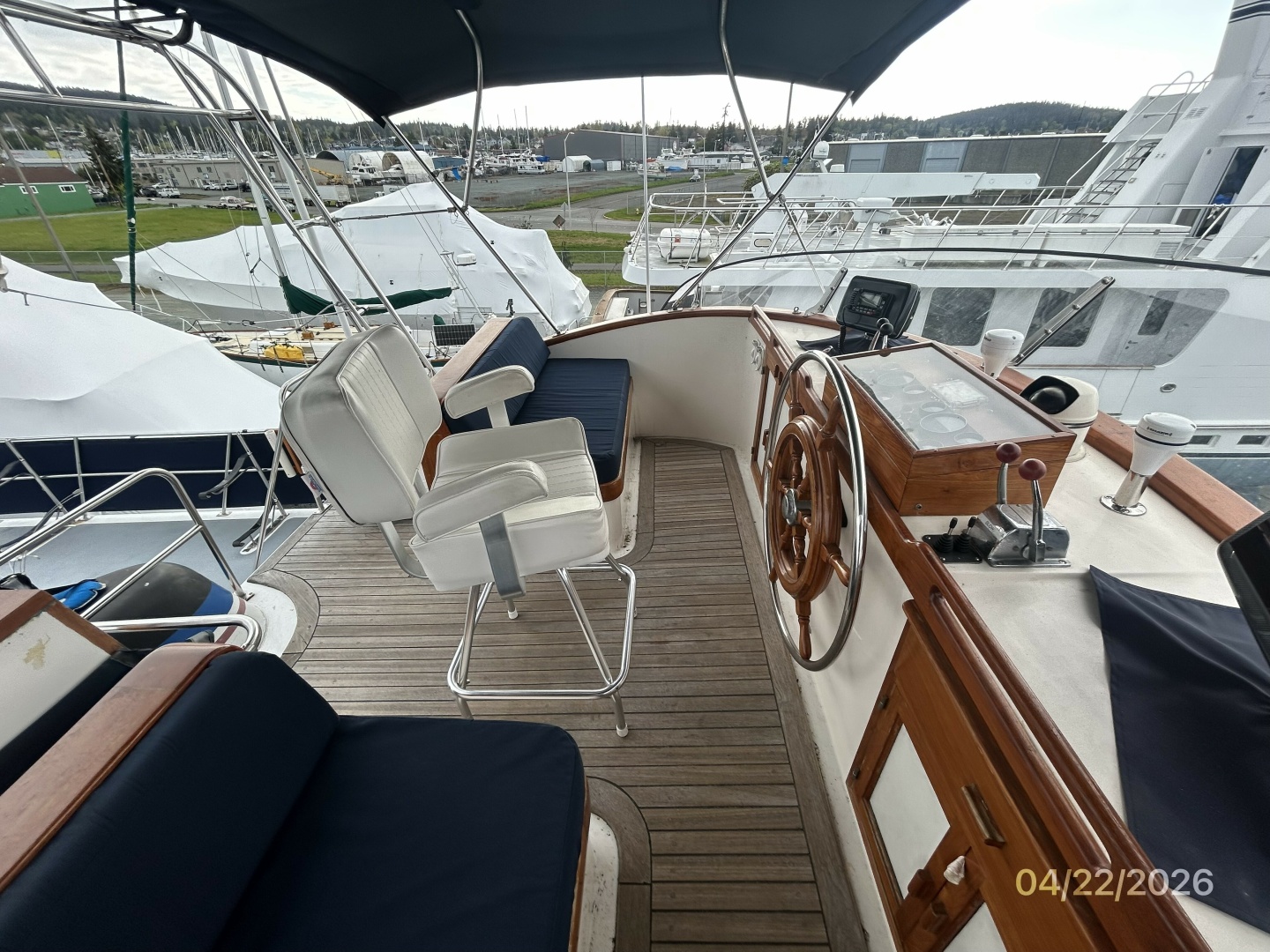 DeFever-Raised Pilothouse 1984-Traveller Anacortes-Washington-United States-49 DeFever flybridge port-6061983 | Thumbnail