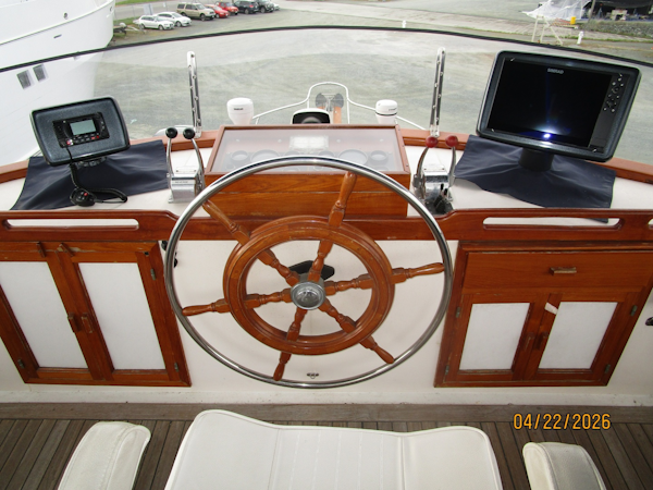 DeFever-Raised Pilothouse 1984-Traveller Anacortes-Washington-United States-49 DeFever flybridge helm2-6061979