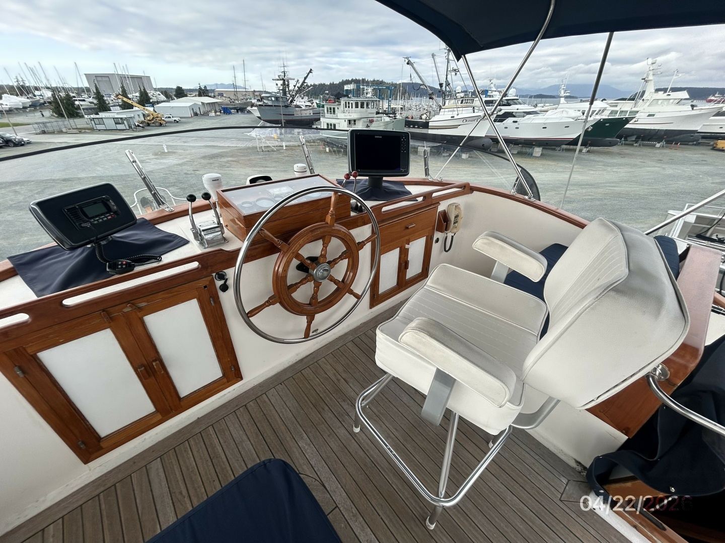 DeFever-Raised Pilothouse 1984-Traveller Anacortes-Washington-United States-49 DeFever flybridge helm1-6061966 | Thumbnail