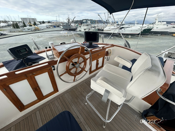 DeFever-Raised Pilothouse 1984-Traveller Anacortes-Washington-United States-49 DeFever flybridge helm1-6061966