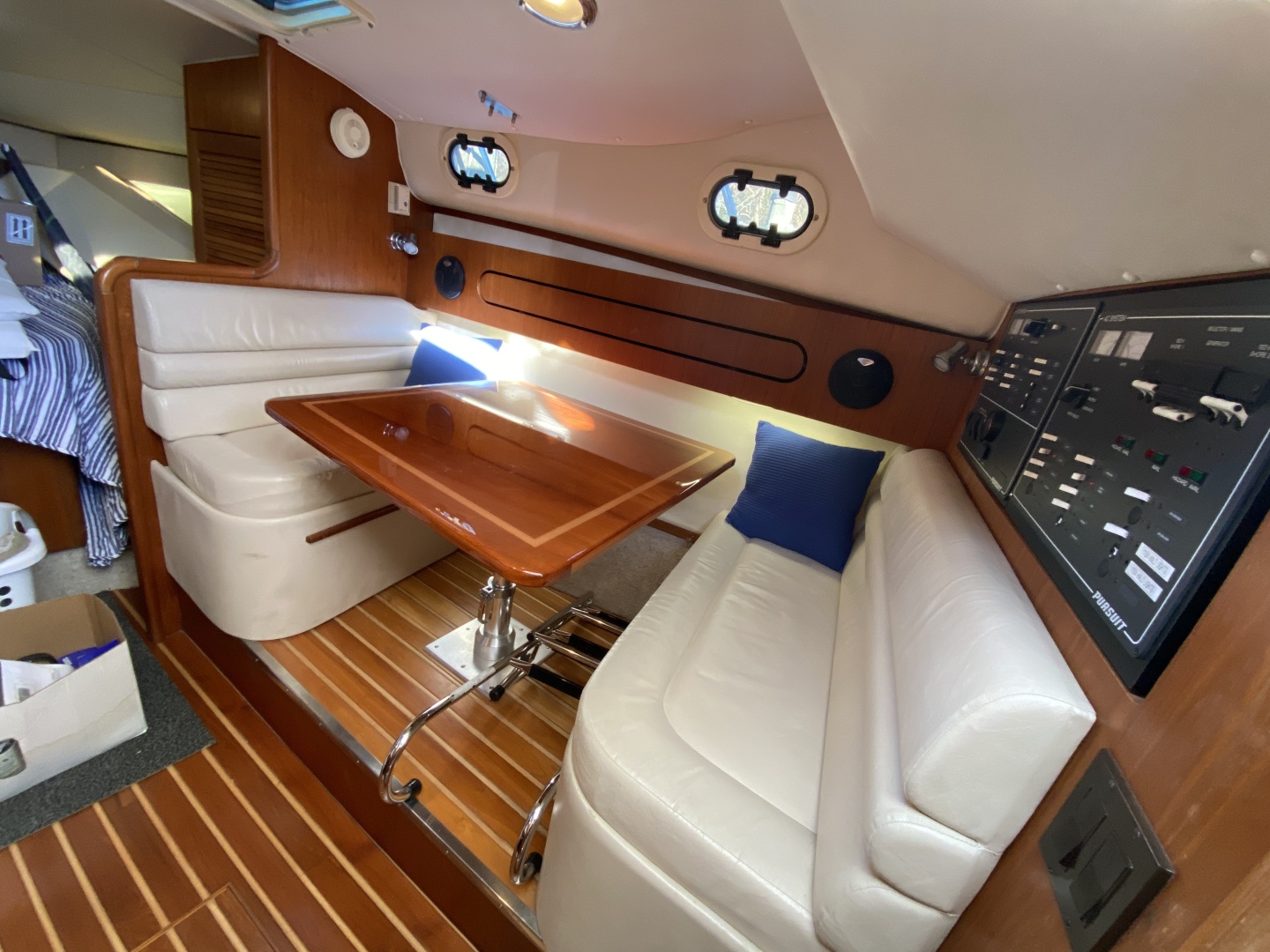 Pursuit-3400 2000-Old Fashioned Annapolis-Maryland-United States-6062302 | Thumbnail