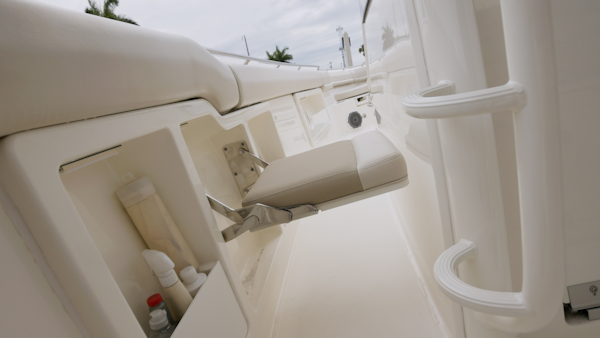 Boston Whaler-Outrage 2018 -Miami -Florida-United States-6259554