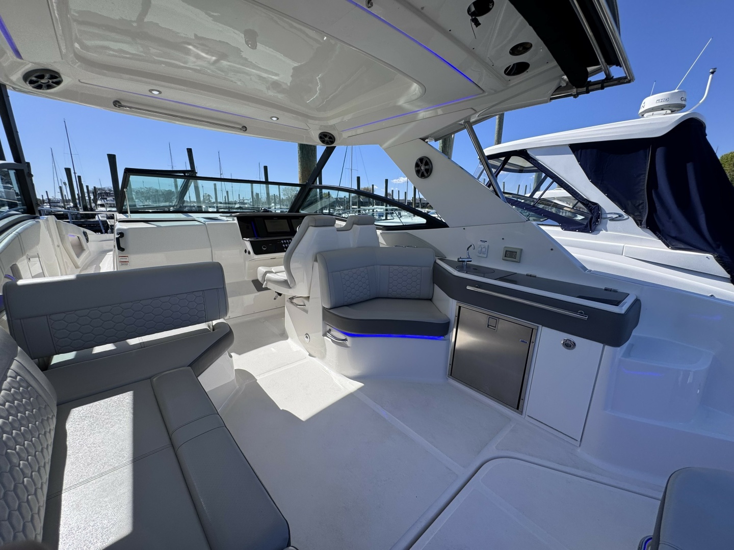 Sea Ray-320 Sundancer 2021 -Daytona Beach-Florida-United States-6064993 | Thumbnail