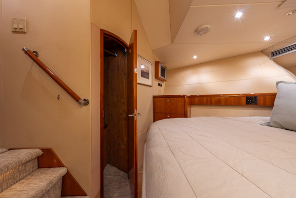 Hatteras-Sport Deck 2004-HAVILAH Orange Beach-Alabama-United States-Forward VIP Stateroom-6066871